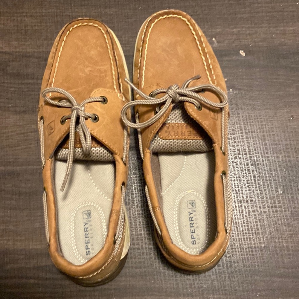 Sperry Top Sider Leather Boat Shoe-Tan size 8.5. The style is 9774811.